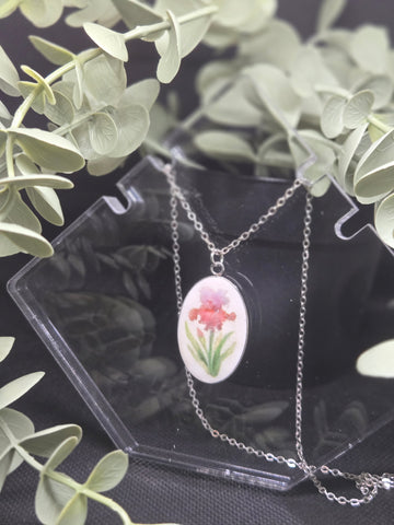 Cameo Pendant Necklace Pink & White