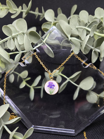 Cameo Pendant Necklace round Purple